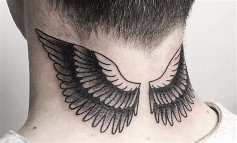 tatuajes en el cuello de alas